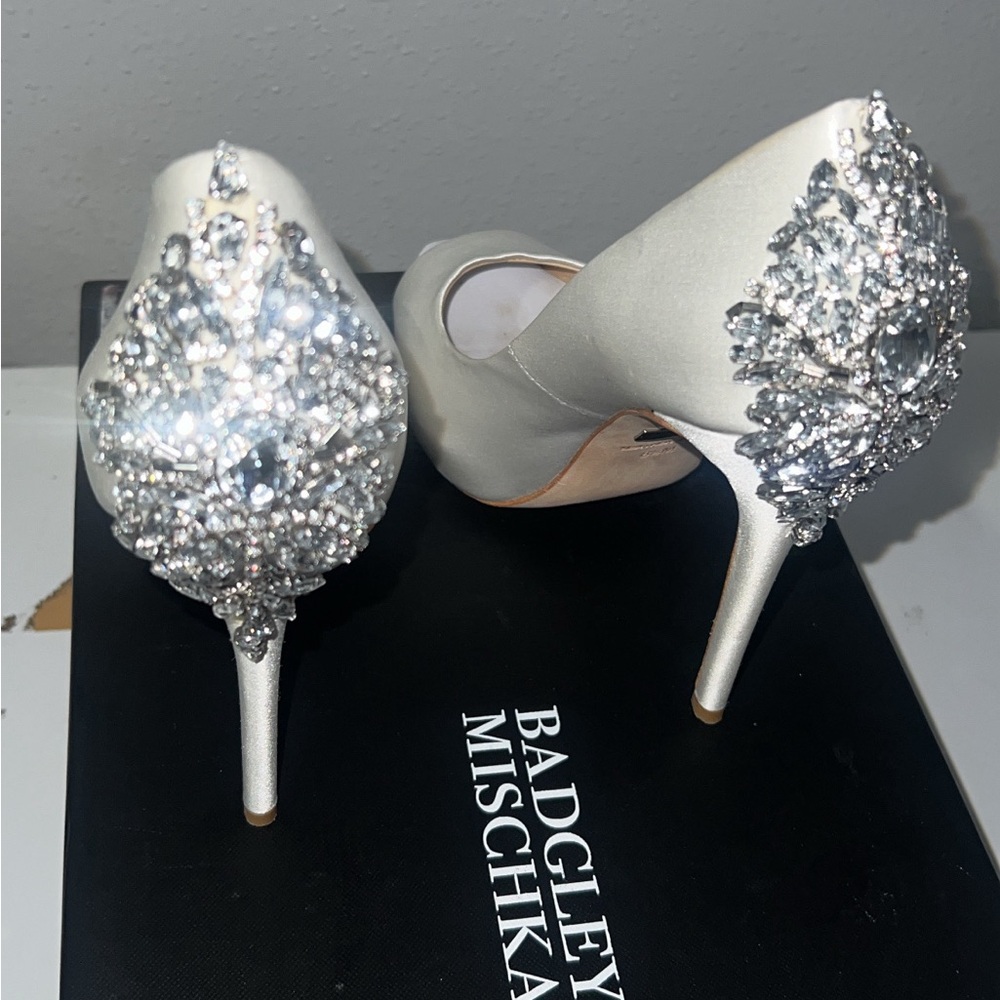 Badgley Mischka Women's Silver Heels